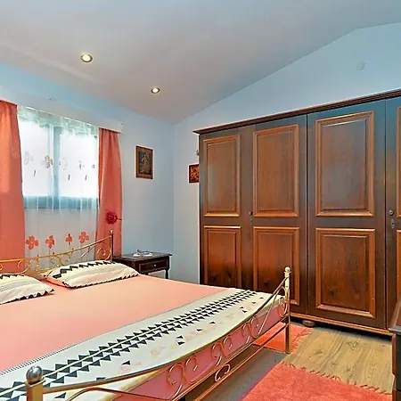 811 Hotel