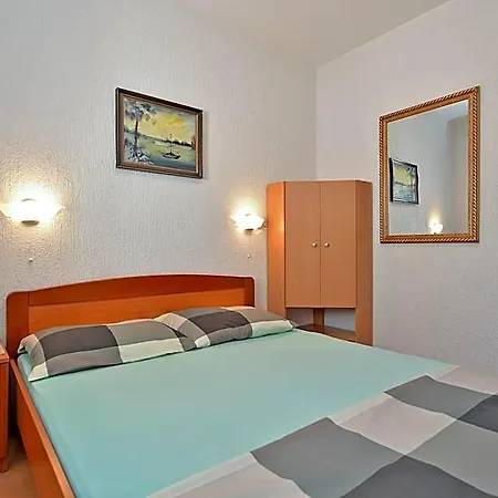 Hotel 811