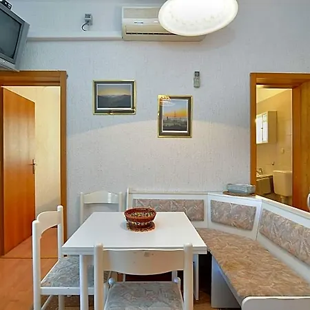 Hotel 811